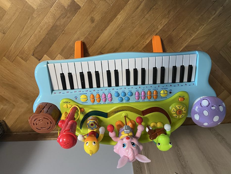 Детско пиано подходящто за деца 36 М +