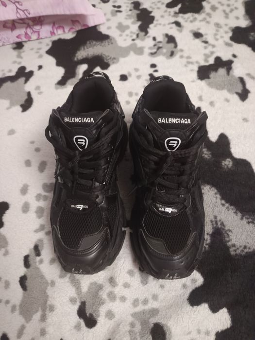 Vând Balenciaga Runner