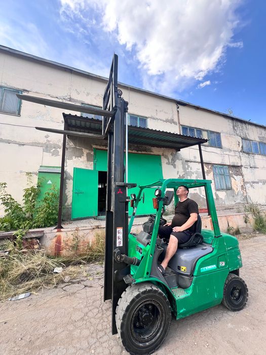 Кара вилочный погрузчик.