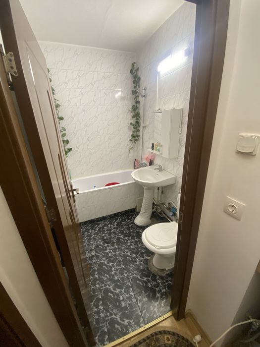 Vand apartament 2 camere sau schimb cu ap 2 camere parter plus diferen