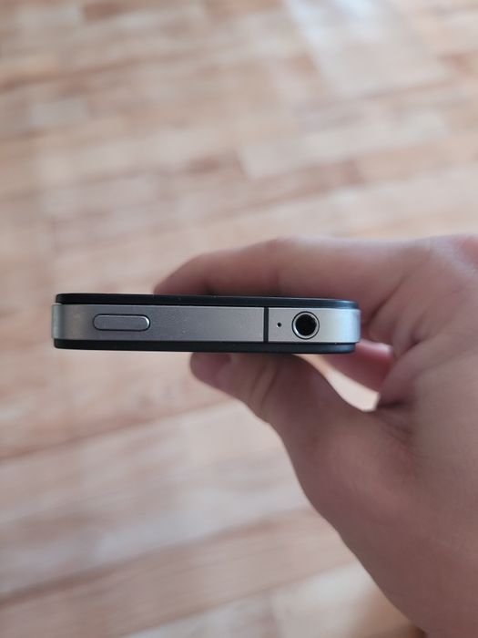 Apple iPhone 4 Черный