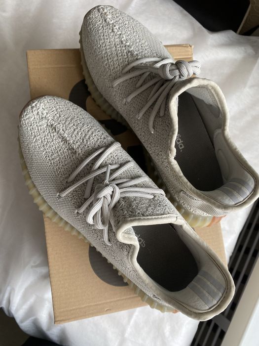 Кроссовки Изи Буст