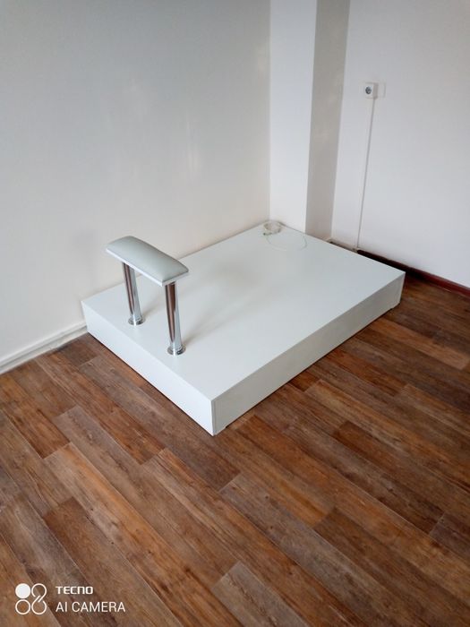 Подиум для педикюра.