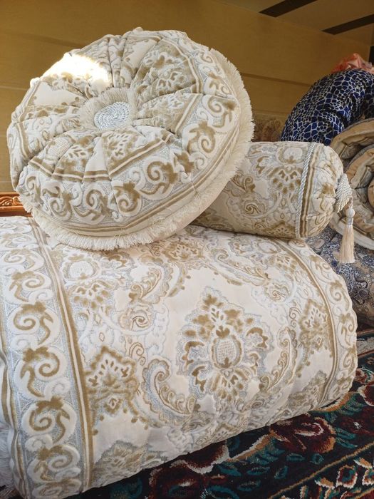 Янги сандиқ ва кўрпача ёстиқлар сотилади