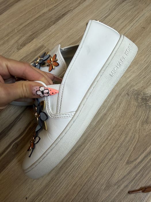 Оригинални кожени спортно/елегантни бели обувки  МК ! 36 н