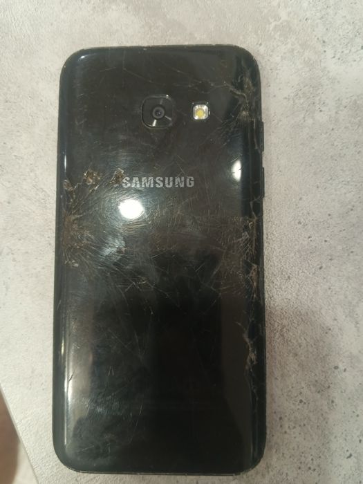 Продам телефон Самсунг А3