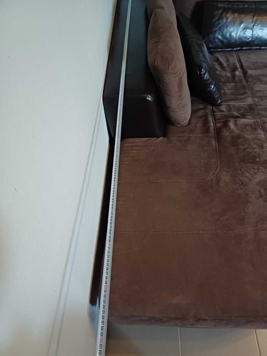 Разтегателен ъглов диван с лежанка