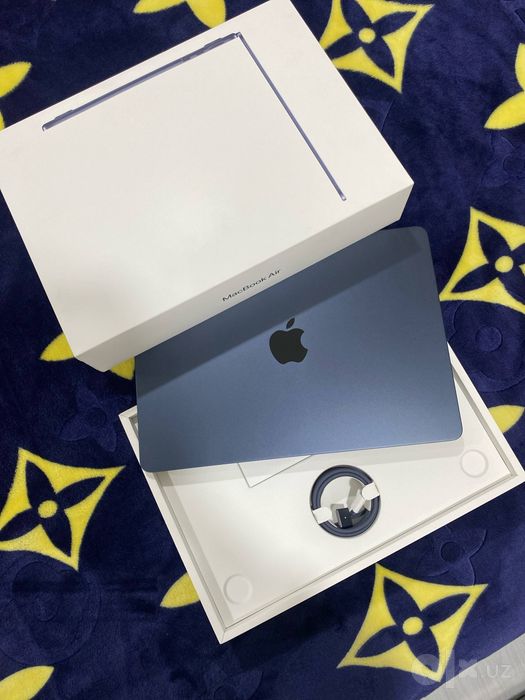 MacBook air M2  (16/256)