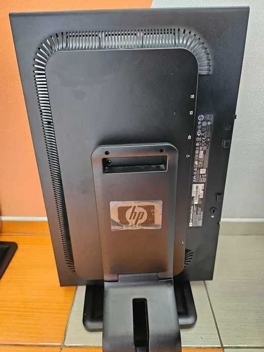 Монитор 22 инча (HP LA2205)