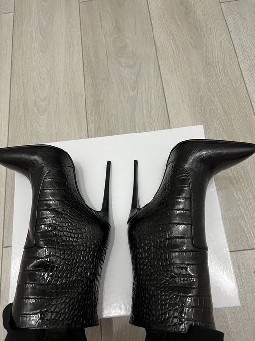 Продам ботильоны женские