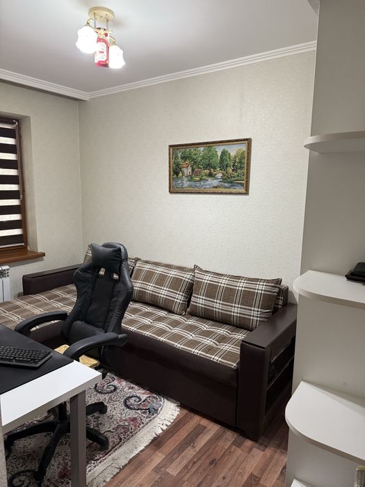 Продам свою 3-х комнатную квартиру возле центрального базара