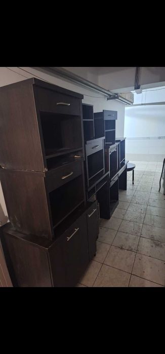 Продам много тумбочек, столов и шкафов