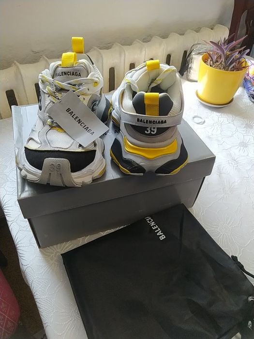 Продам кроссовки 39 размер.