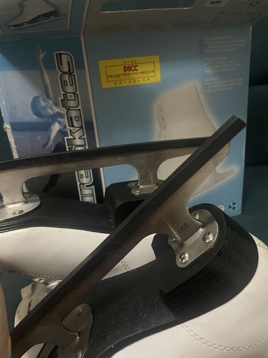 Коньки новые 35-36 размера