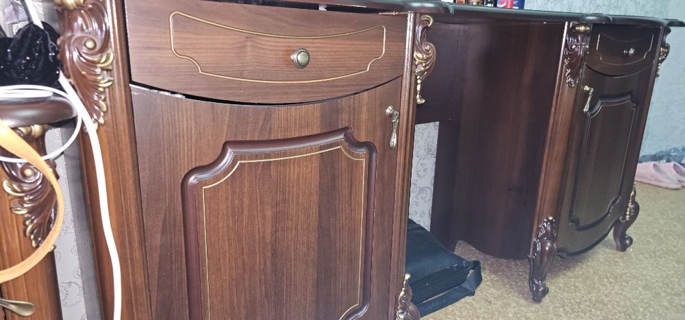 Продам спальный гарнитур