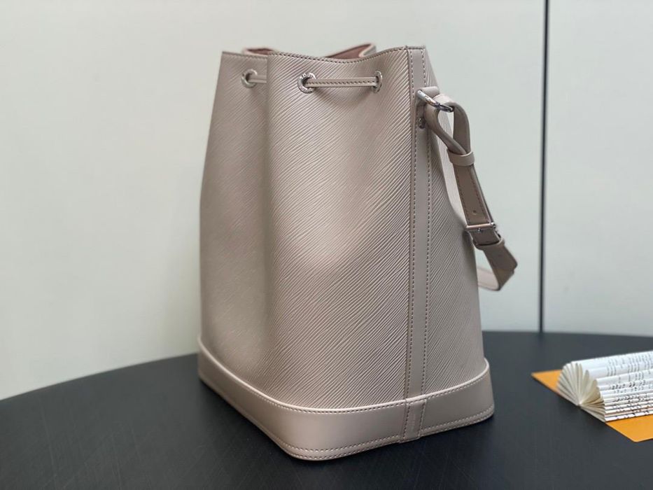 Кожена bucket чанта Louis Vuitton