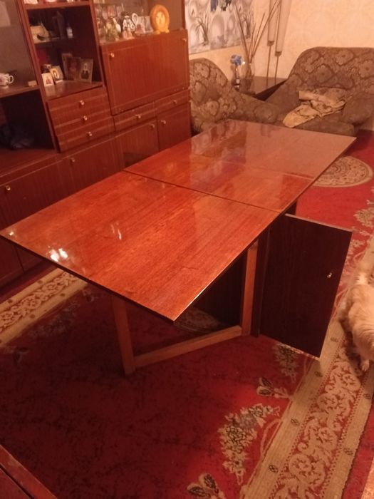 Продавца стол советский раритет  в хорошем состоянии