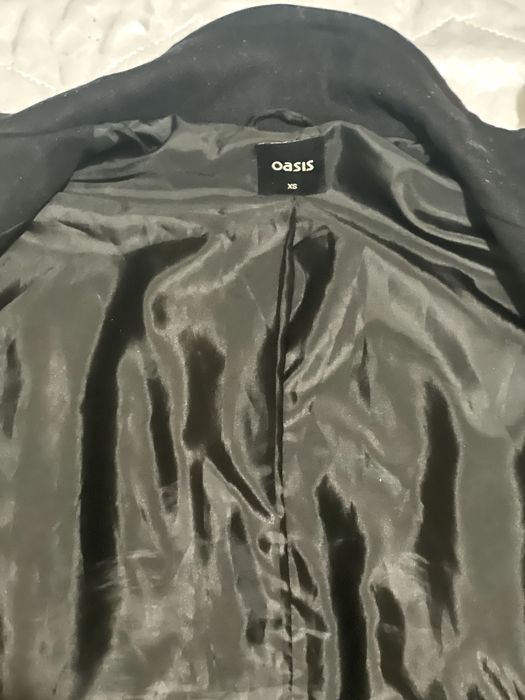 Изящное Черное Пальто