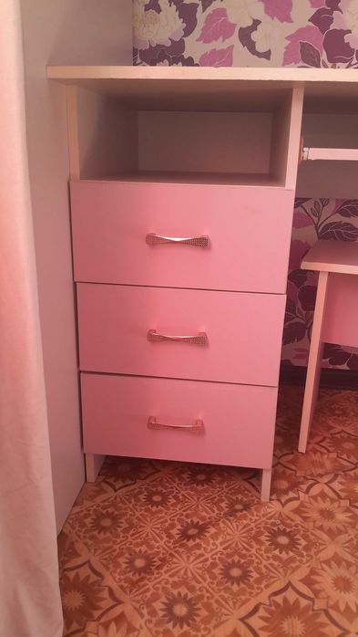 Продается двухъярусный кровать для девочки