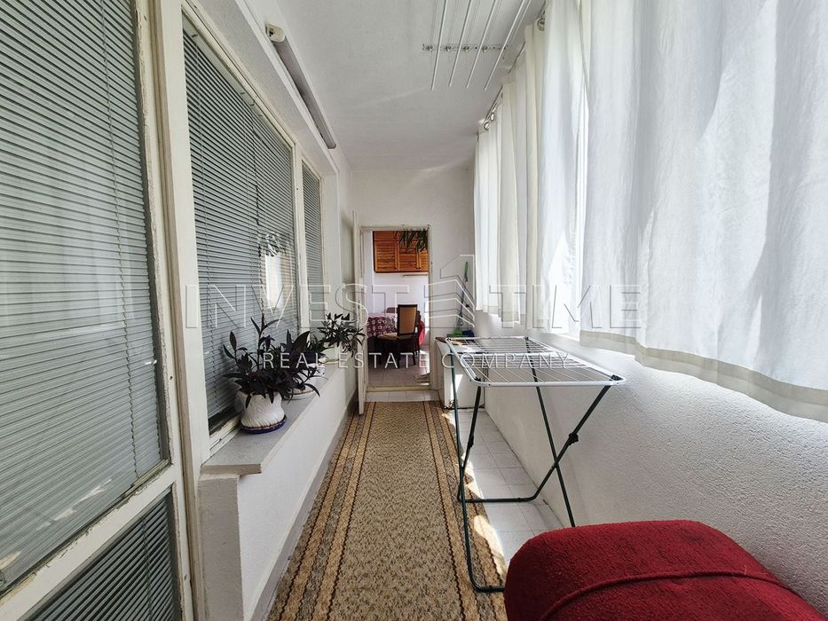 Цветен квартал, три отделни стаи, 60 кв.м чисти, среден етаж!