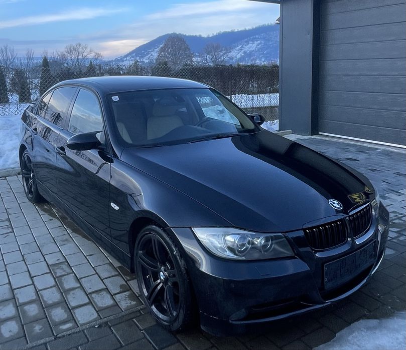 Vând  BMW e90 320i automatic , stare deosebită, negru metalizat