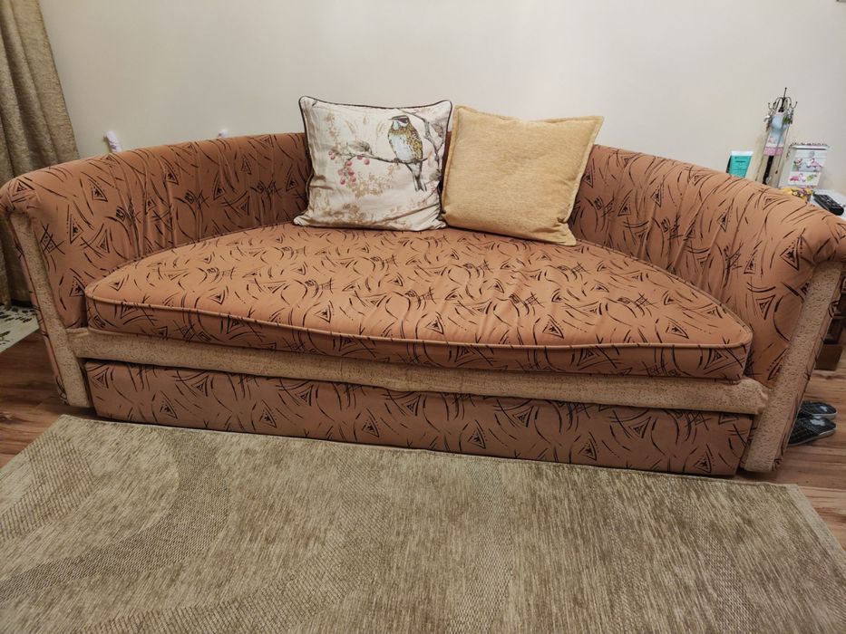 Разтегателен диван