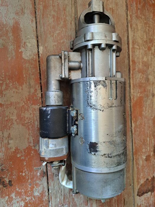 МАЗ  Уралдын стартеры почти новый