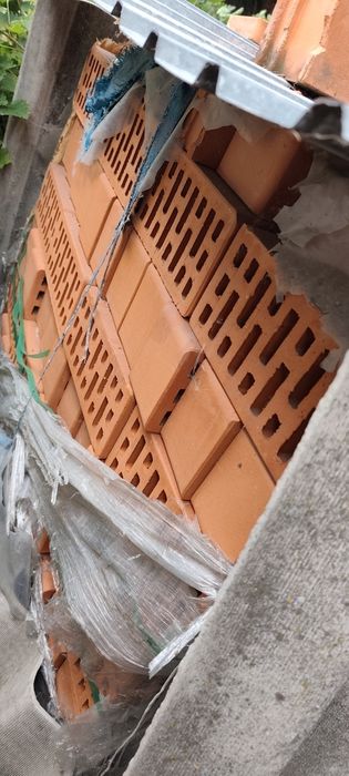Продам кирпич 2 паллета