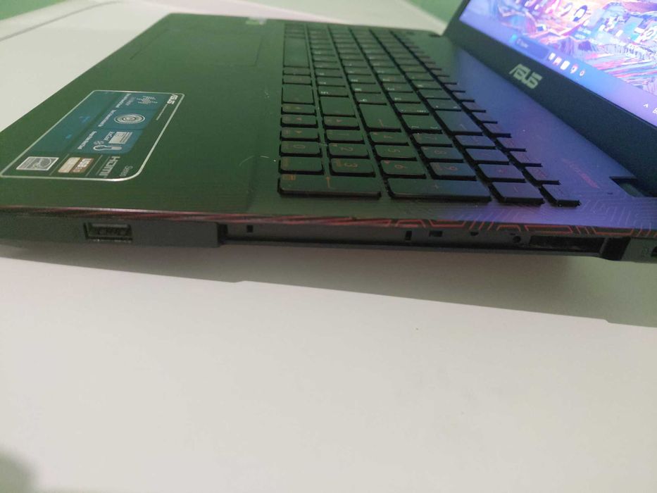 Asus K550VX Гейминг Лаптоп