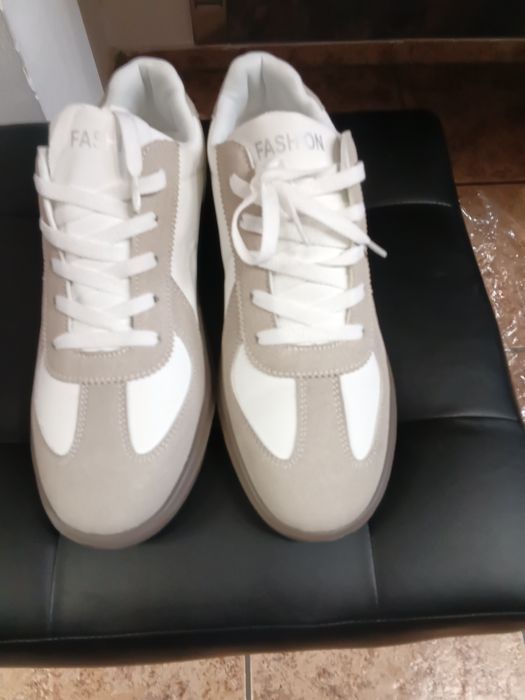 Продам женские теннески