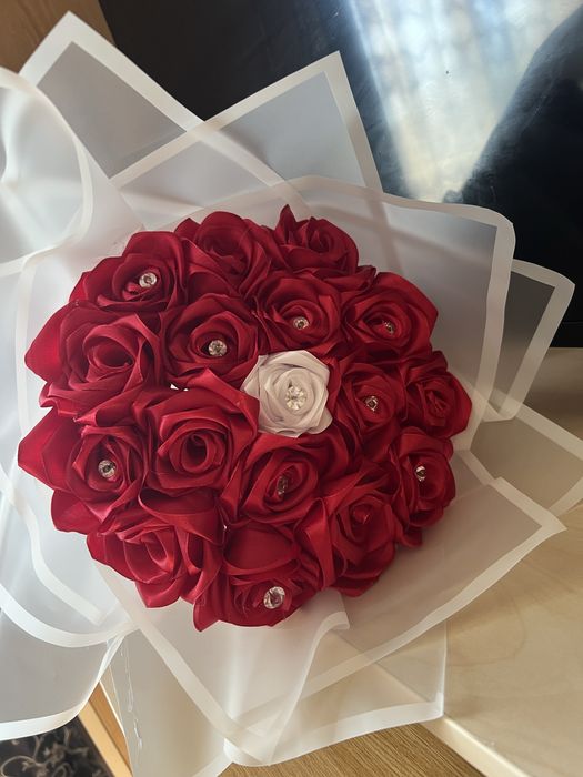 Buchet de trandafiri din satin