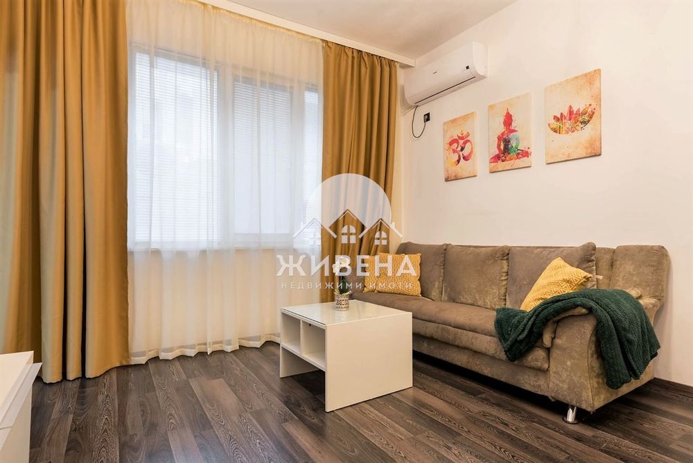 Дава се под наем Тристаен апартамент в Варна, Център - 80 кв.м за 747.66 € - Снимка #3