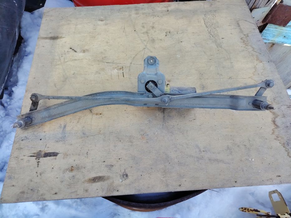 Механизм дворников в хорошем состоянии гольф 2,джета.