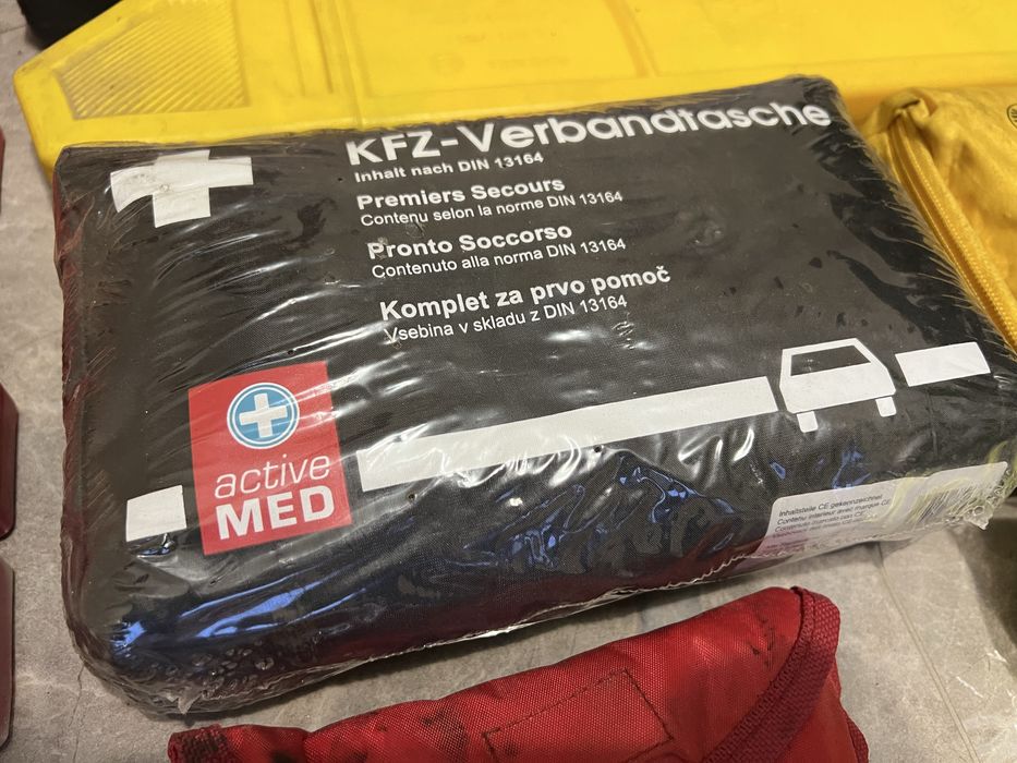 АВТО аптечки и триъгълници - AUDI , BMW , HONDA , RENAULT , SAAB