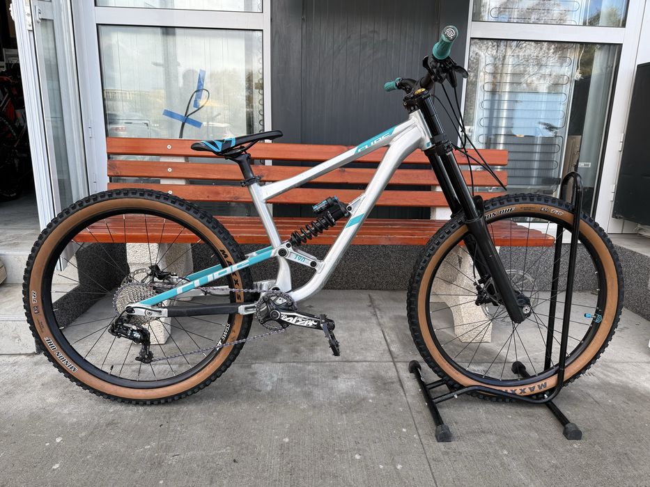 Планински велосипед Мекица Cube за скачане. 27.5/M