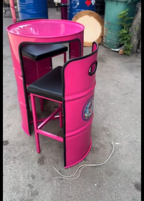 Masa cu 2 scaune metalice care se închid inul în altul mai multe culor