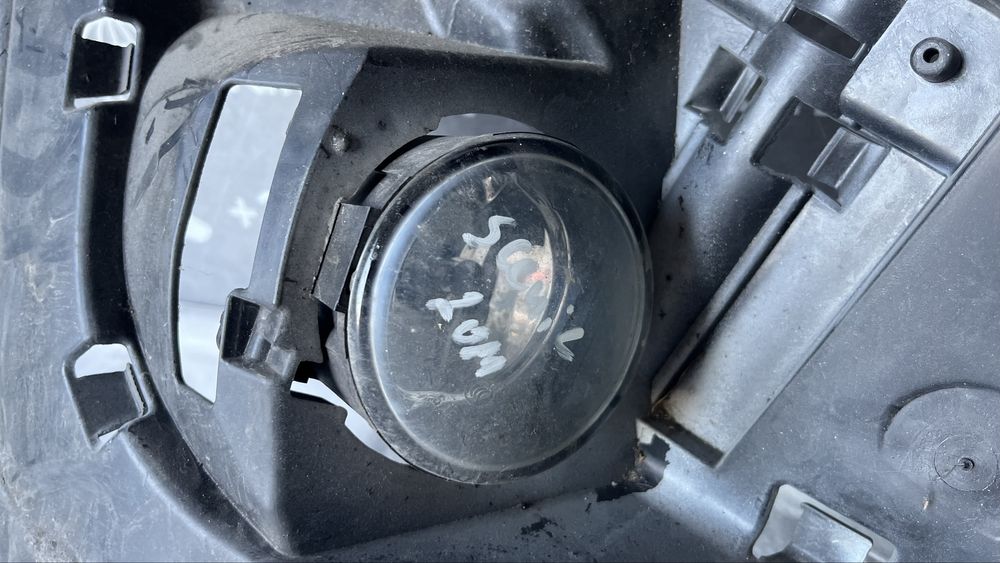 Десен държач и халоген Renault Scenic 3