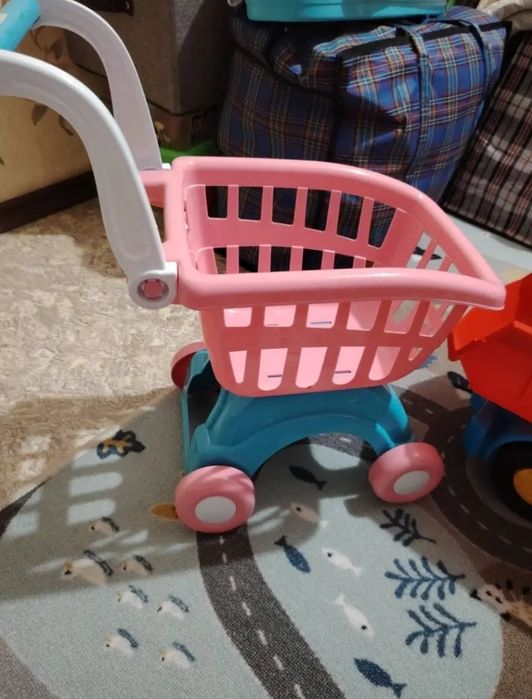 Игрушки машинки куклы посудка