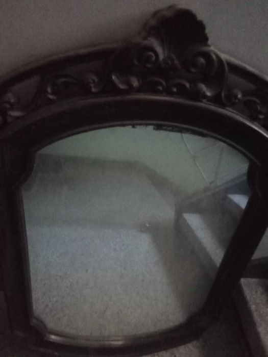 Старинно огледало голямо с дървена рамка с дърворезба