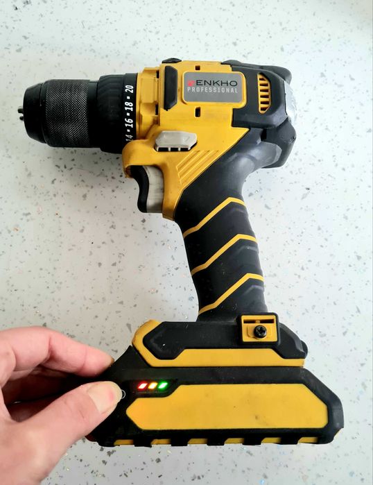 Bormașină / autofiletantă cu acumulator ENKHO Professional + încărcător