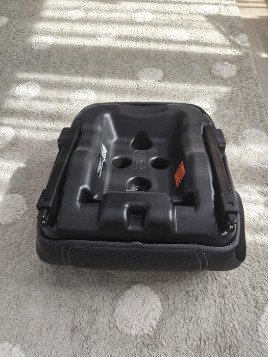Scaun inaltator auto pentru copii cu Isofix