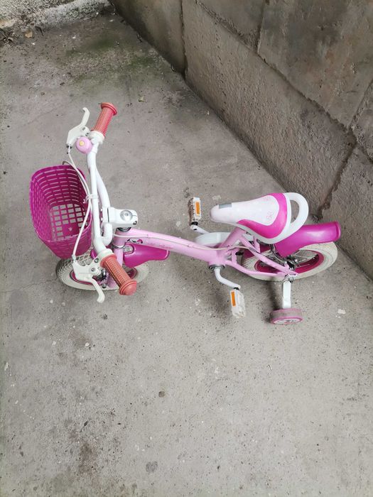 Детски велосипед с помощни колела