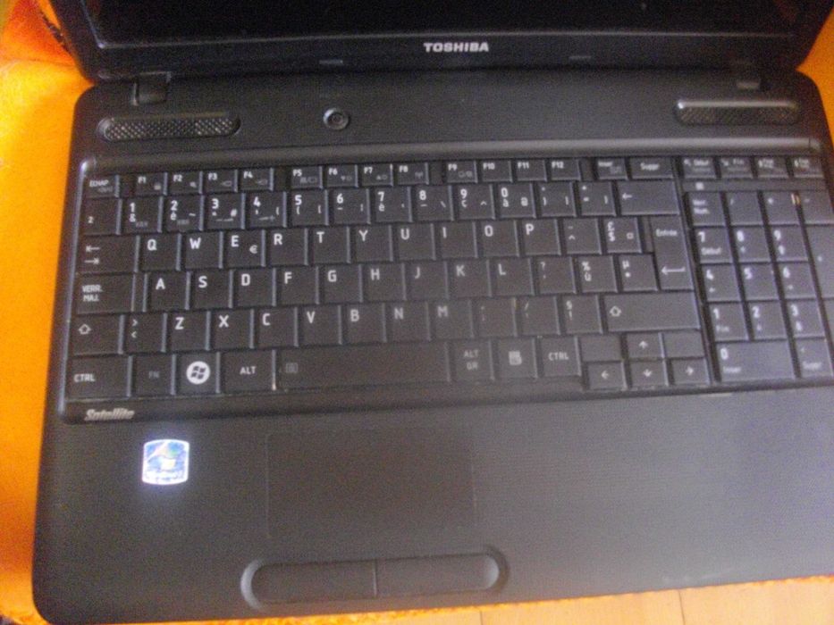 Лаптоп TOSHIBA Satellite C660D-15P-ЗА ЧАСТИ/ ЗА РЕМОНТ-Не Светва-15,6"
