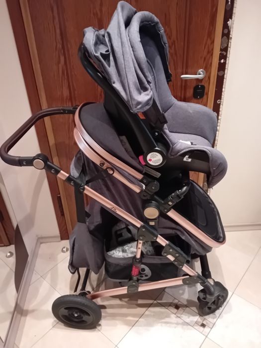 Детска количка Lorelli със седалка за кола.