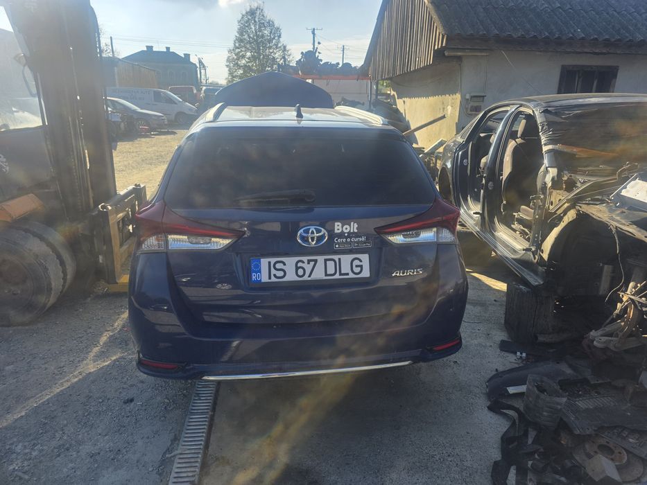 Triple toyota auris hybrid 2017