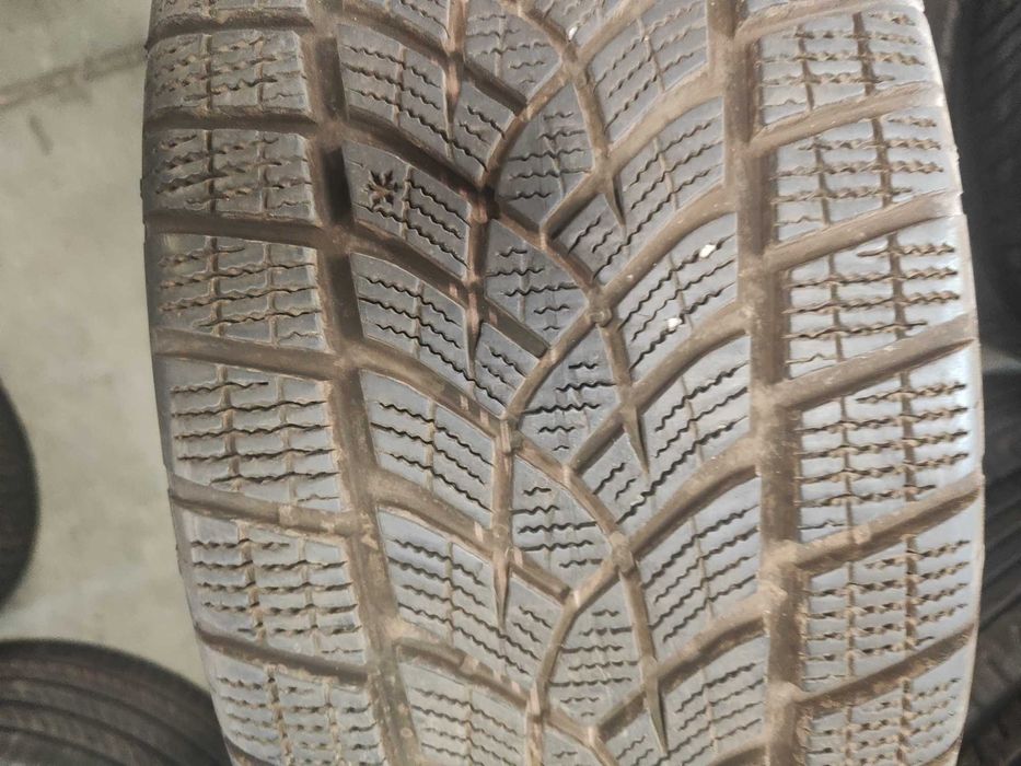 2бр.зимни гуми 225/55/18 Goodyear