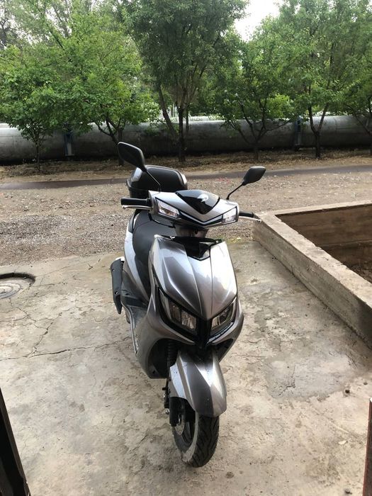 Skuter ,benzinli tezligi 80km/s 50 metr kub