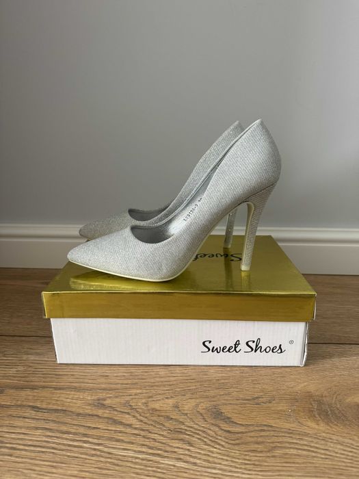 Сребристи дамски обувки