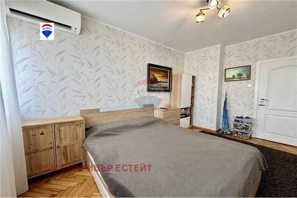 Тристаен апартамент за продажба кв. Широк център