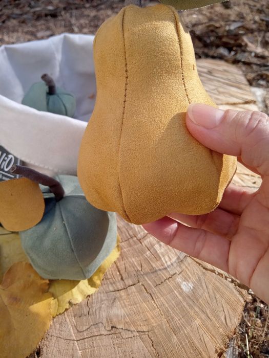 Панер с текстилни плодчета за декорация